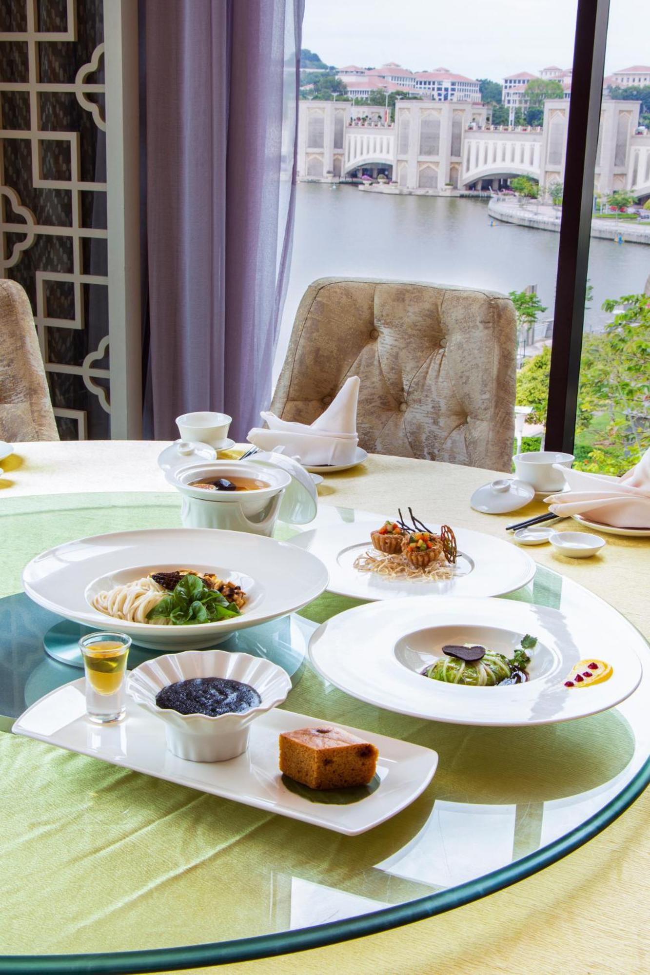 Zenith Hotel Putrajaya Exterior foto A selection of dishes at the restaurant