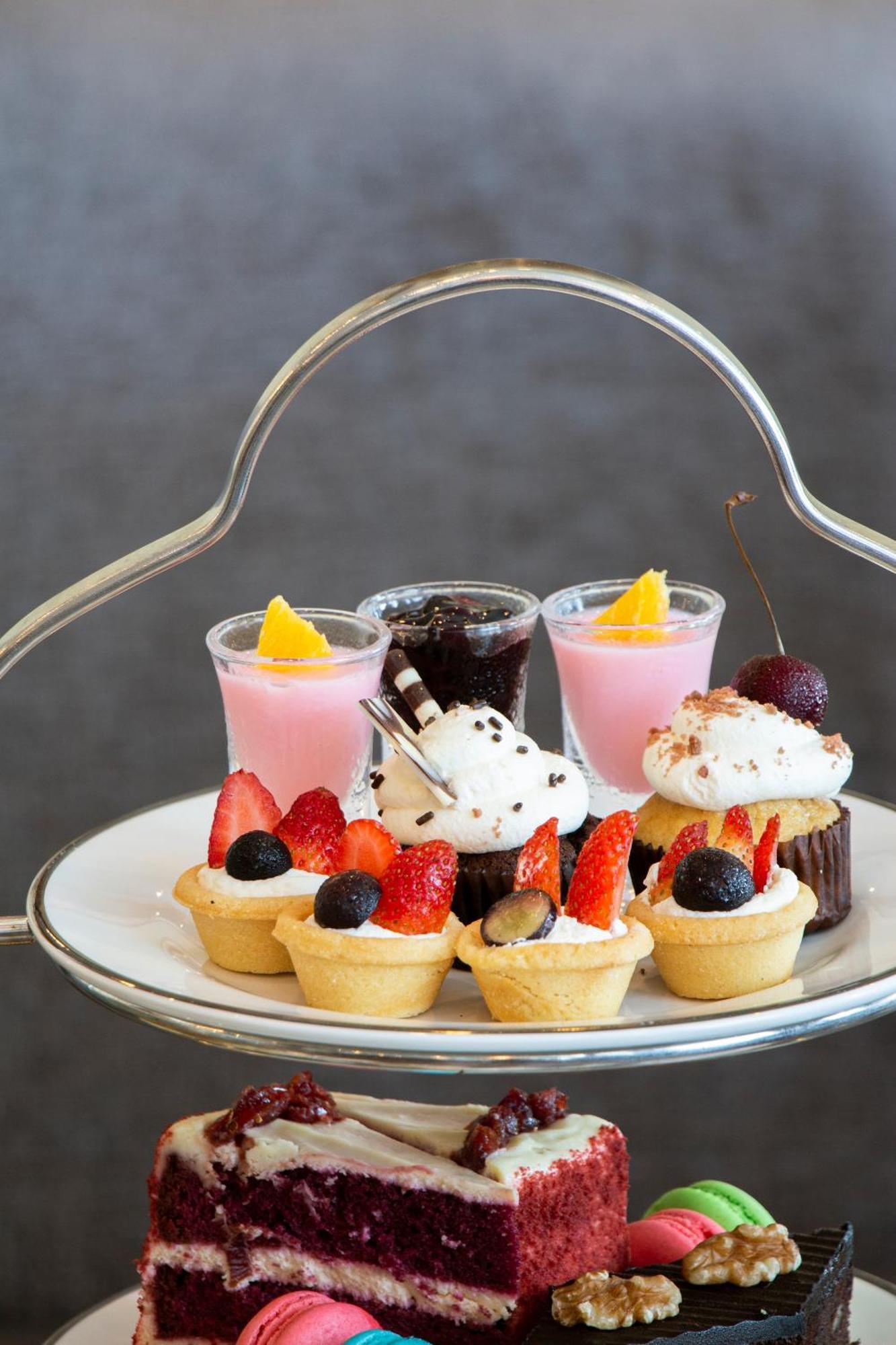 Zenith Hotel Putrajaya Exterior foto A selection of desserts